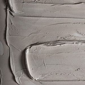 Cuadro Egil de estilo contemporáneo fabricado en lienzo en color blanco roto con acabado artesanal combinado con madera de pino en color blanco.