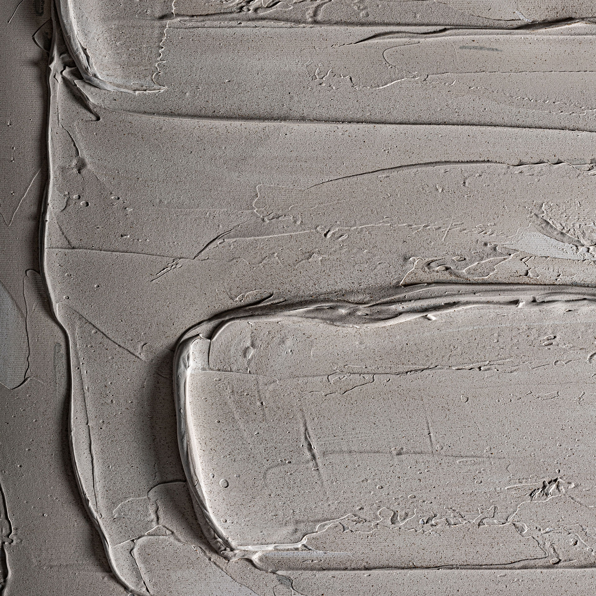 Cuadro Egil de estilo contemporáneo fabricado en lienzo en color blanco roto con acabado artesanal combinado con madera de pino en color blanco.