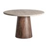 Mesa comedor Varzi de estilo art deco fabricado en travertino en color beige combinado con madera de mango en color marrón. Producto desmontable.