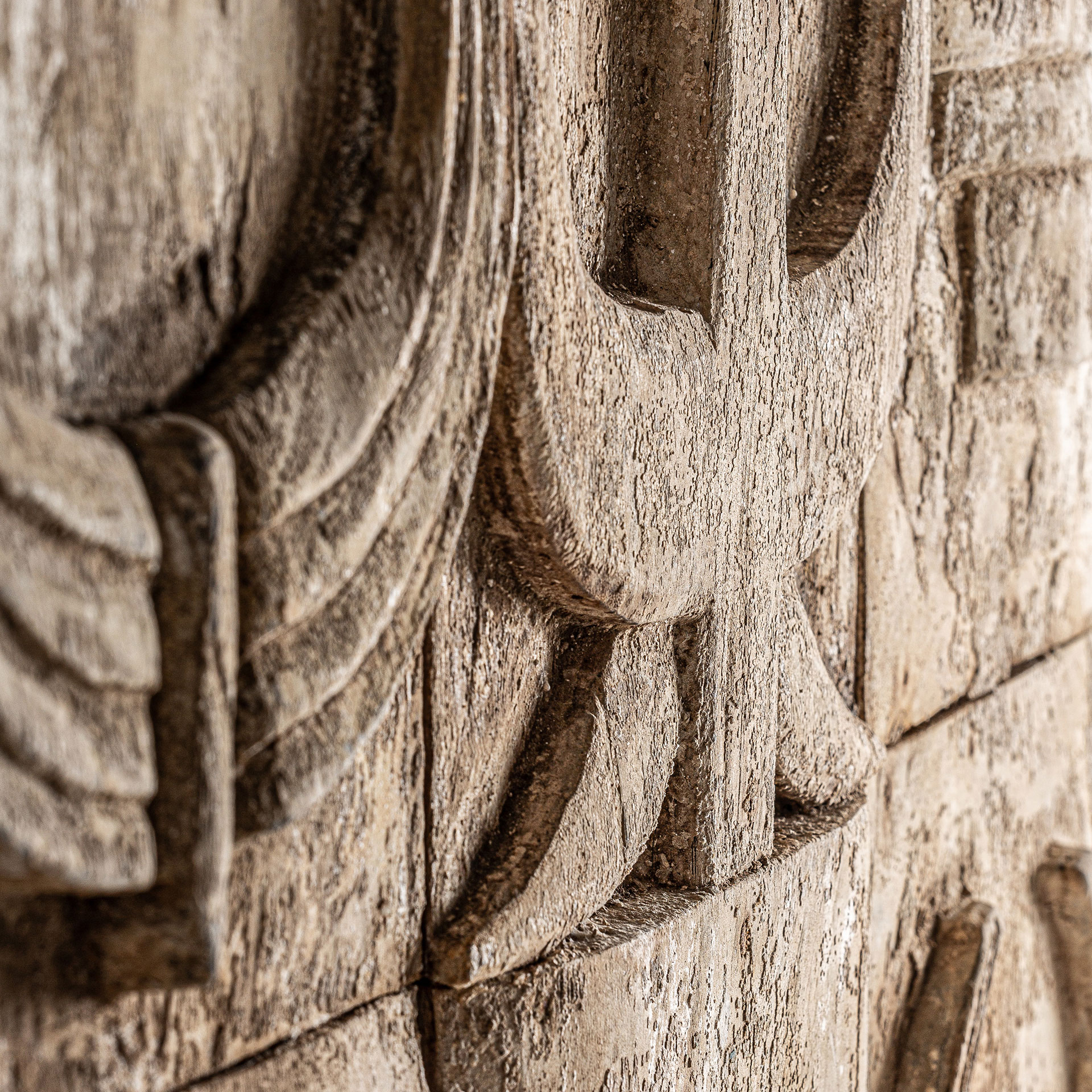 Panel decorativo Peylon de estilo étnico fabricado en madera suar en color beige con acabado envejecido. Compatible con: 35990 35992 35993.