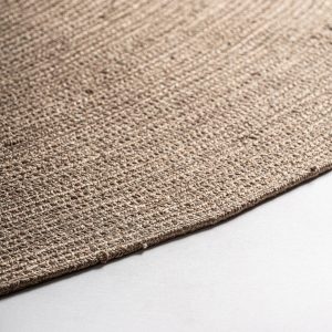 Alfombra fabricado en polipropileno reciclado en color arena.