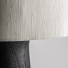 Lámpara de pie cogne de estilo contemporáneo fabricado en madera de mango en color negro combinado con yute en color crema.