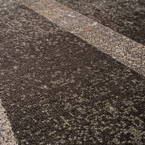 Alfombra dora de estilo clásico fabricado en poliéster en color beige en color tonos oscuros con acabado estampado.