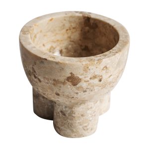 Centro de mesa de estilo nórdico fabricado en mármol en color beige.