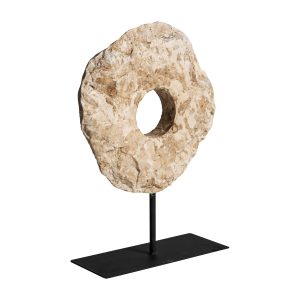 Figura decorativa de estilo nórdico fabricado en piedra en color beige combinado con hierro en color negro.