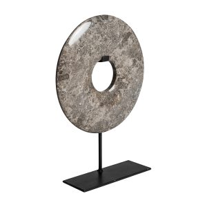 Figura decorativa de estilo nórdico fabricado en mármol en color gris combinado con hierro en color negro. Producto desmontable.