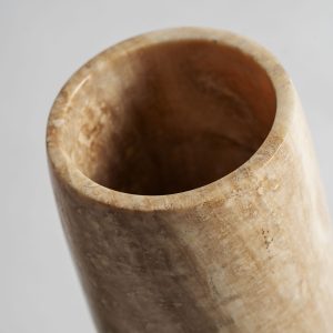 Jarrón Magland de estilo nórdico fabricado en onix en color marfil.