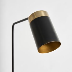 Lámpara de pie Seb de estilo art deco fabricado en hierro en color negro en color oro.