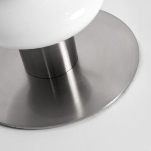 Lámpara de pie Tiare de estilo contemporáneo fabricado en cristal en color blanco combinado con hierro en color plata. Producto desmontable.