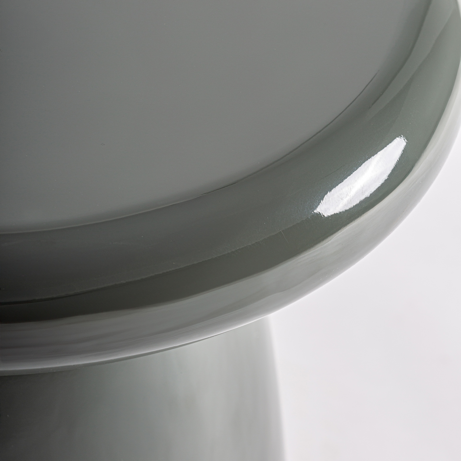 Mesa auxiliar Meres de estilo contemporáneo fabricado en madera dm en color verde con acabado brillo.