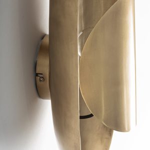 Aplique Fatlem de estilo art deco fabricado en hierro en color oro.