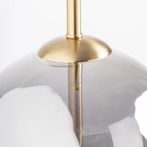 Lámpara de colgar Sahin de estilo art deco fabricado en cristal en color gris con acabado ahumado combinado con acero en color oro con acabado viejo.