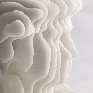 Busto Nicole de estilo contemporáneo fabricado en resina en color blanco.