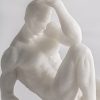 Escultura Phoebe de estilo contemporáneo fabricado en resina en color blanco.