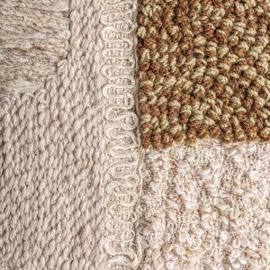 Cuadro Tum de estilo contemporáneo fabricado en algodón en color tonos neutros combinado con madera de mango en color marrón.