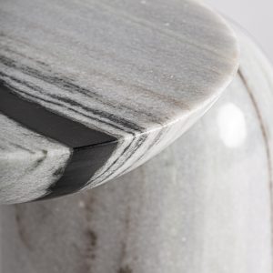 Mesa auxiliar Scothern de estilo contemporáneo fabricado en mármol en color blanco.