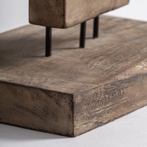 Escultura Teran de estilo étnico fabricado en madera suar en color marrón.