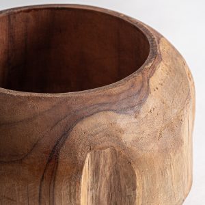 Jarrón Humble de estilo étnico fabricado en madera de teka en color marrón.