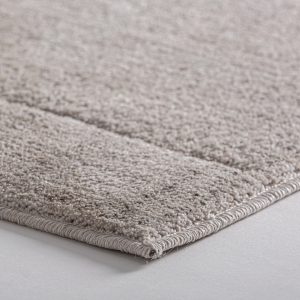 Alfombra Naiara de estilo clásico fabricado en poliéster en color tonos neutros.