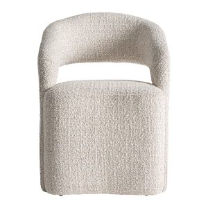 Silla Besne de estilo contemporáneo fabricado en poliéster en color crema con acabado chenilla combinado con madera de pino y espuma.